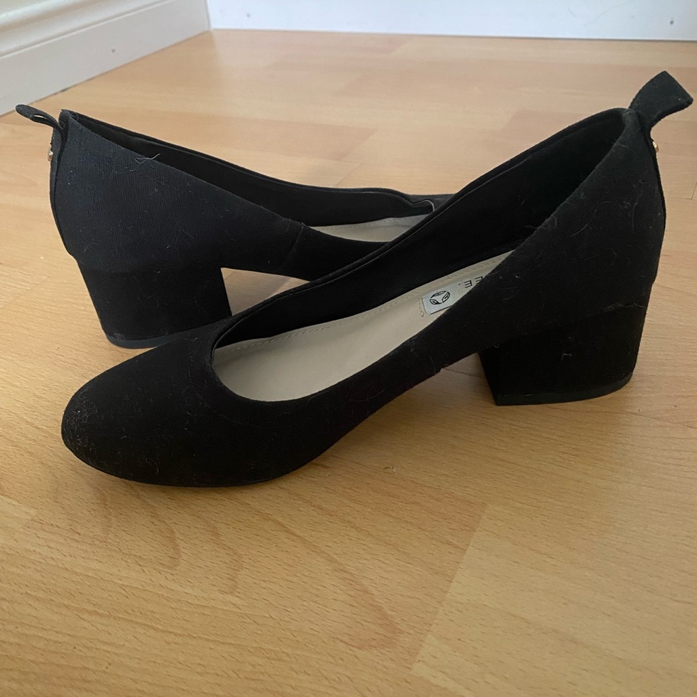 Black Kitten Heels with Rounded Toe